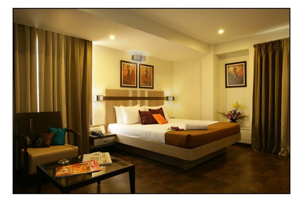 Hotel Utsav Deluxe Pune Exterior foto